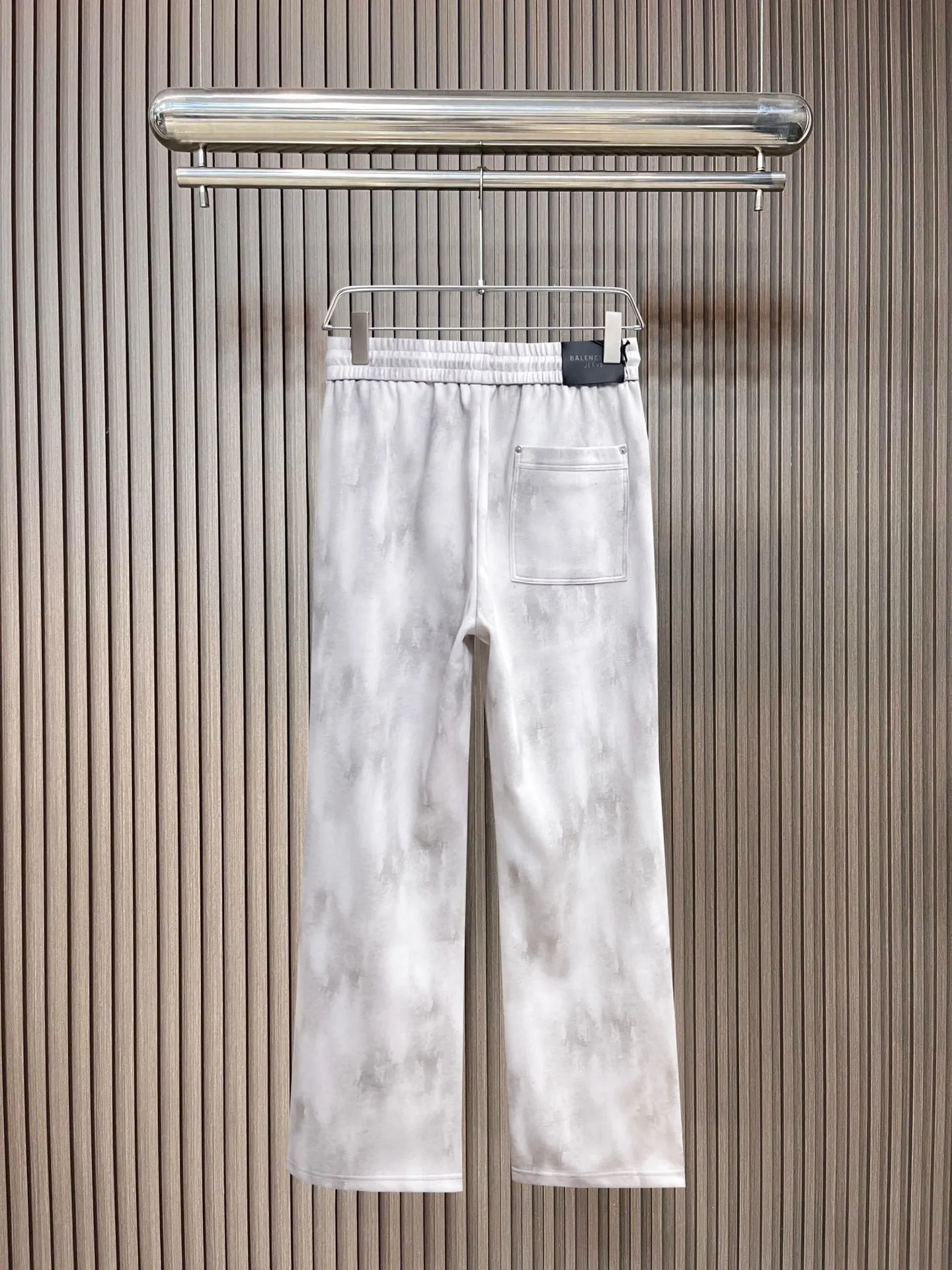Balenciaga 🆕2026 Autumn and Winter New Arrival Casual Pants! The official website will be released simultaneously. Brand Classic LOGO casual pants, customized fabrics, excellent comfort and strong touch. Highly recognisable, perfect appearance and craftsmanship. Size:M-3XL